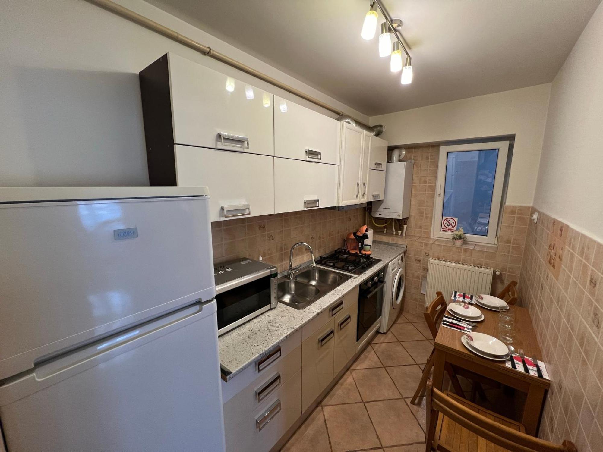 Apartment 2 Center *