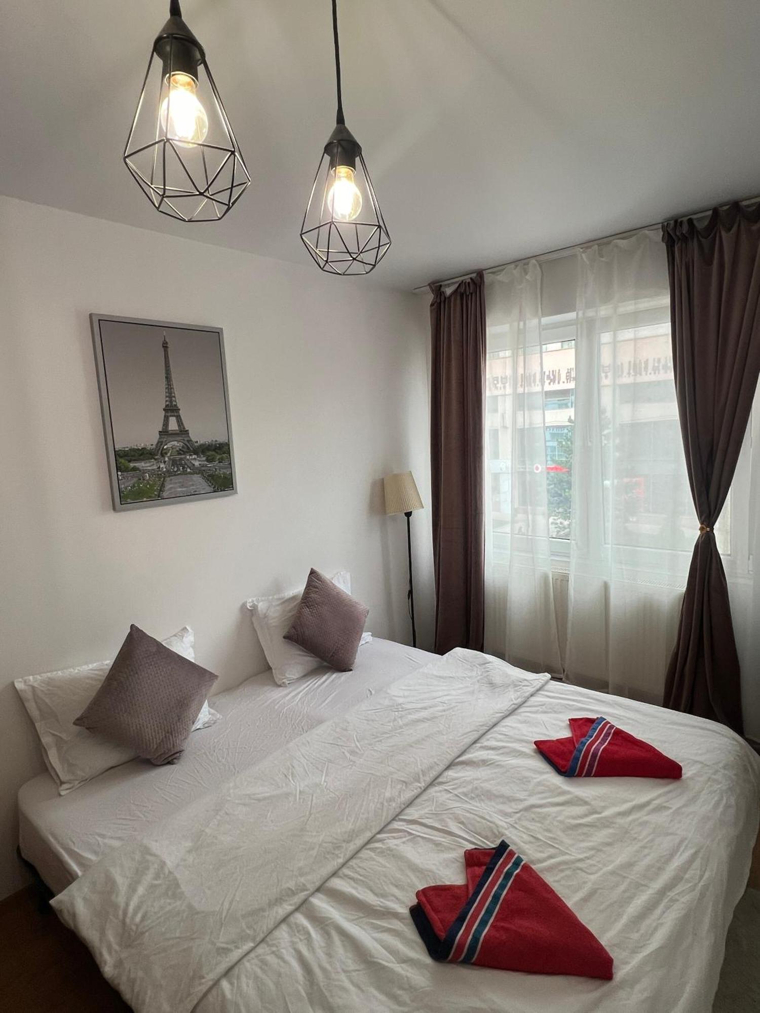 2 Center Apartment *