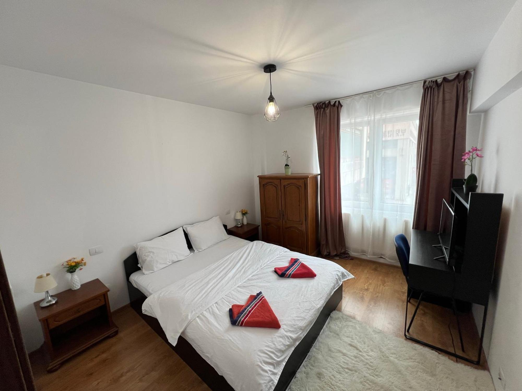 Apartment 2 Center *