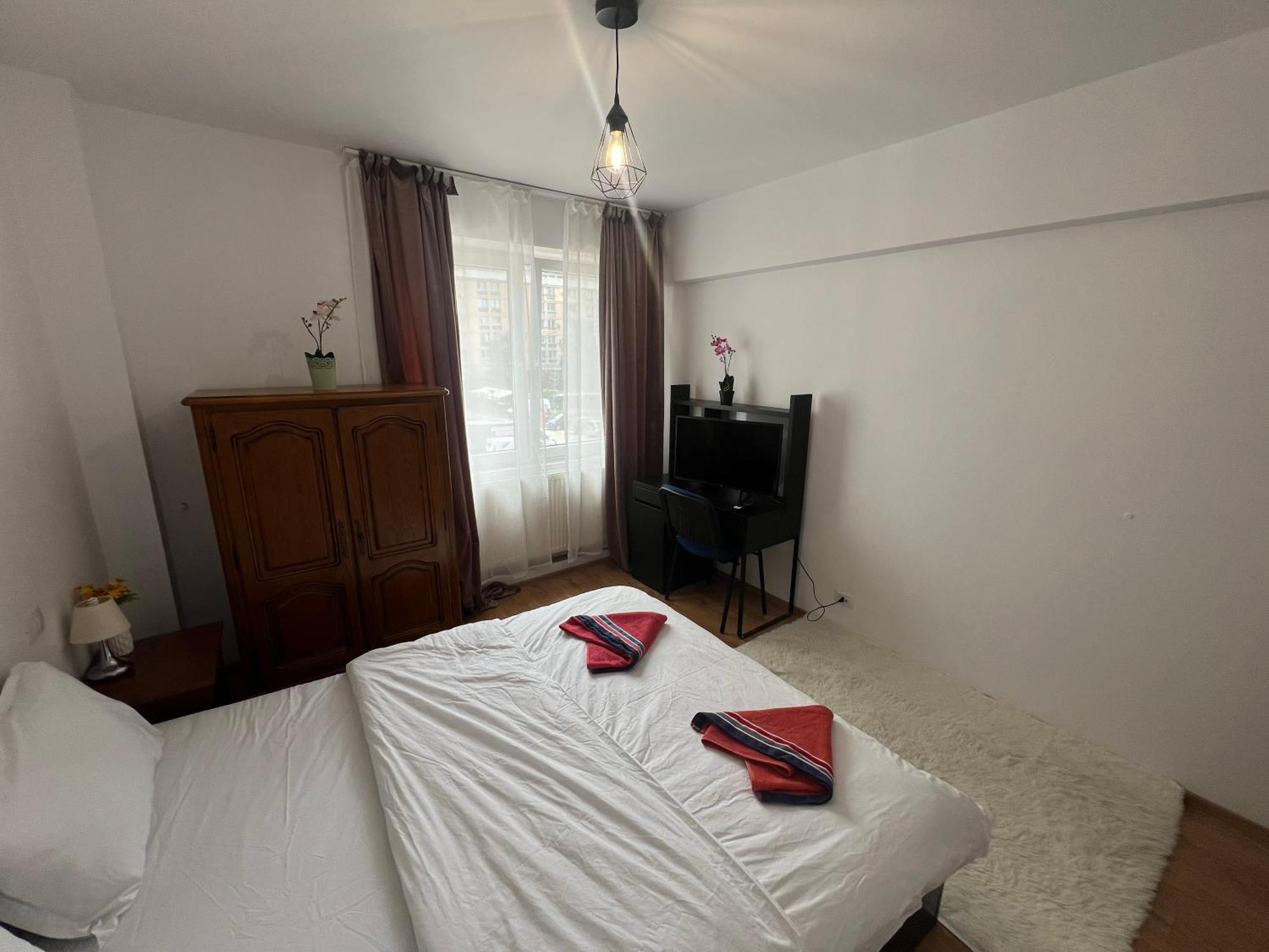 2 Center Apartment