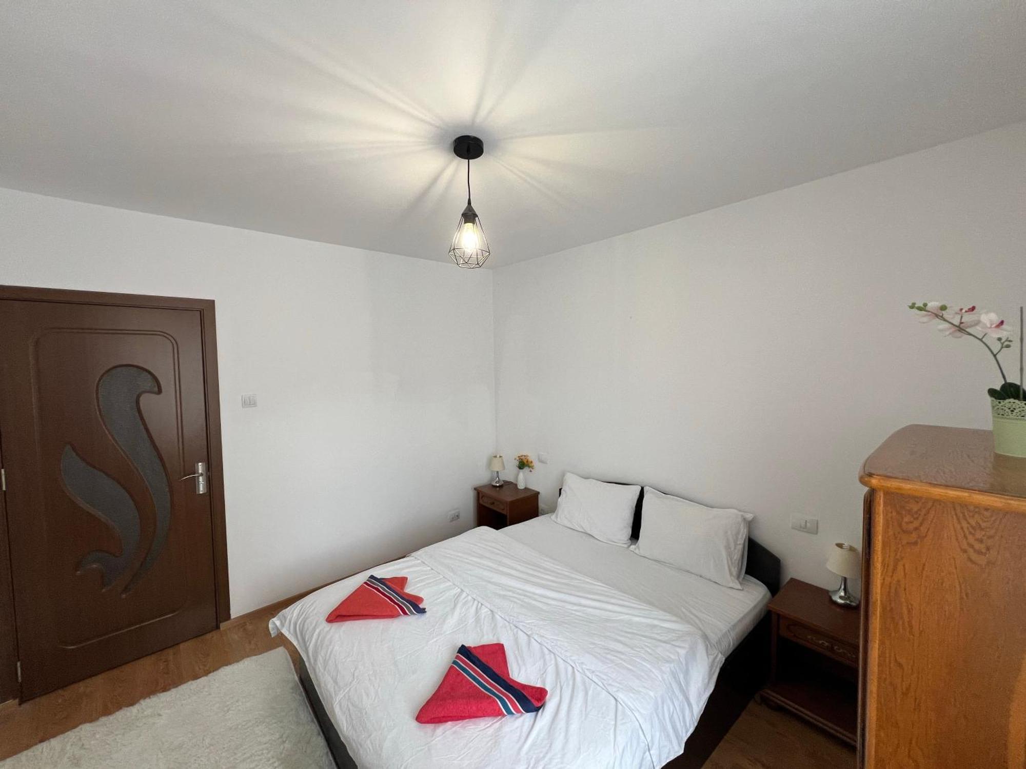Apartment 2 Center